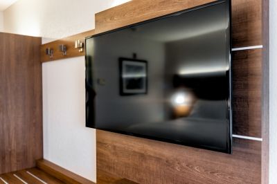 Lcd Tv Wall Hanging
