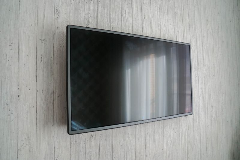 Lcd Tv Wall Hanging